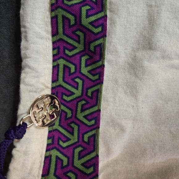 Tory Burch Cream Dust Bag with Elegant Design - Picture 2 of 4